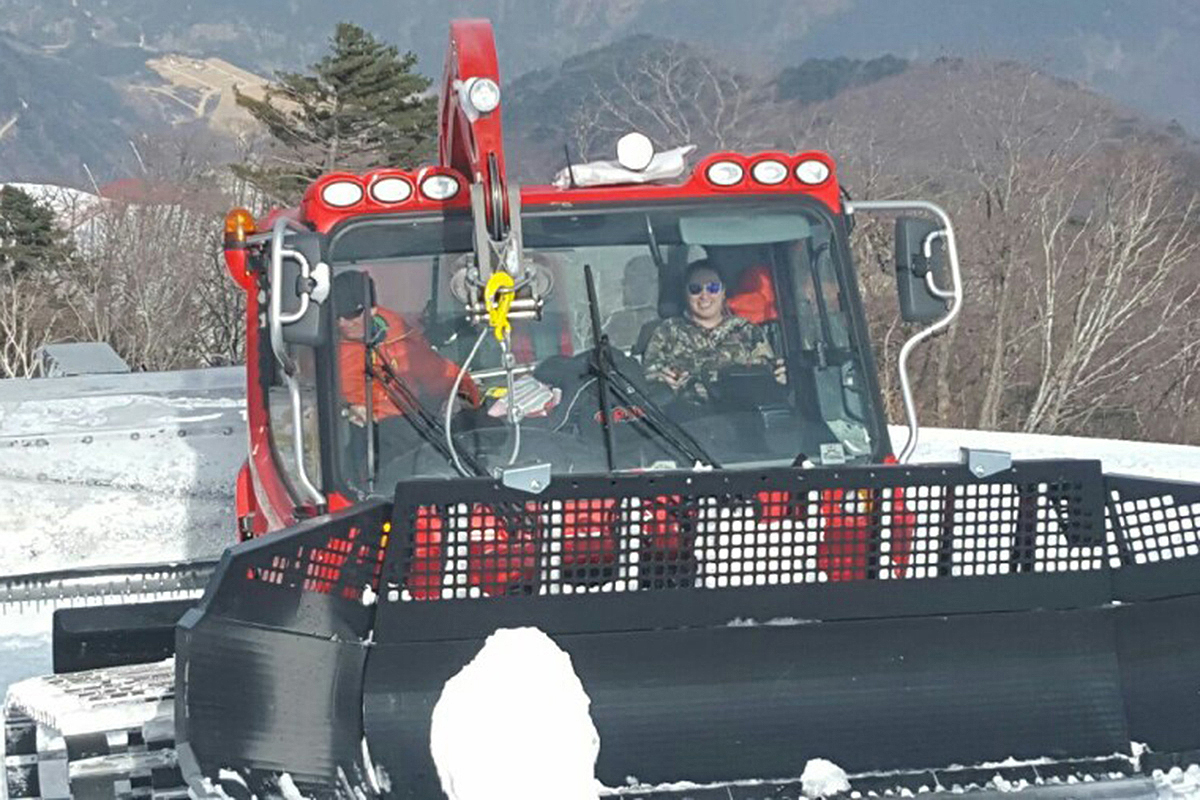 Colorado ski couple work the hill, South Korean style